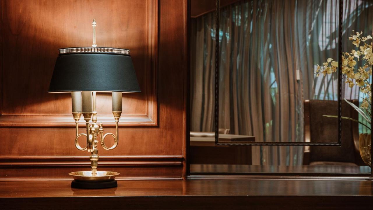 Hotel Park10 Medellín Kültér fotó A table lamp