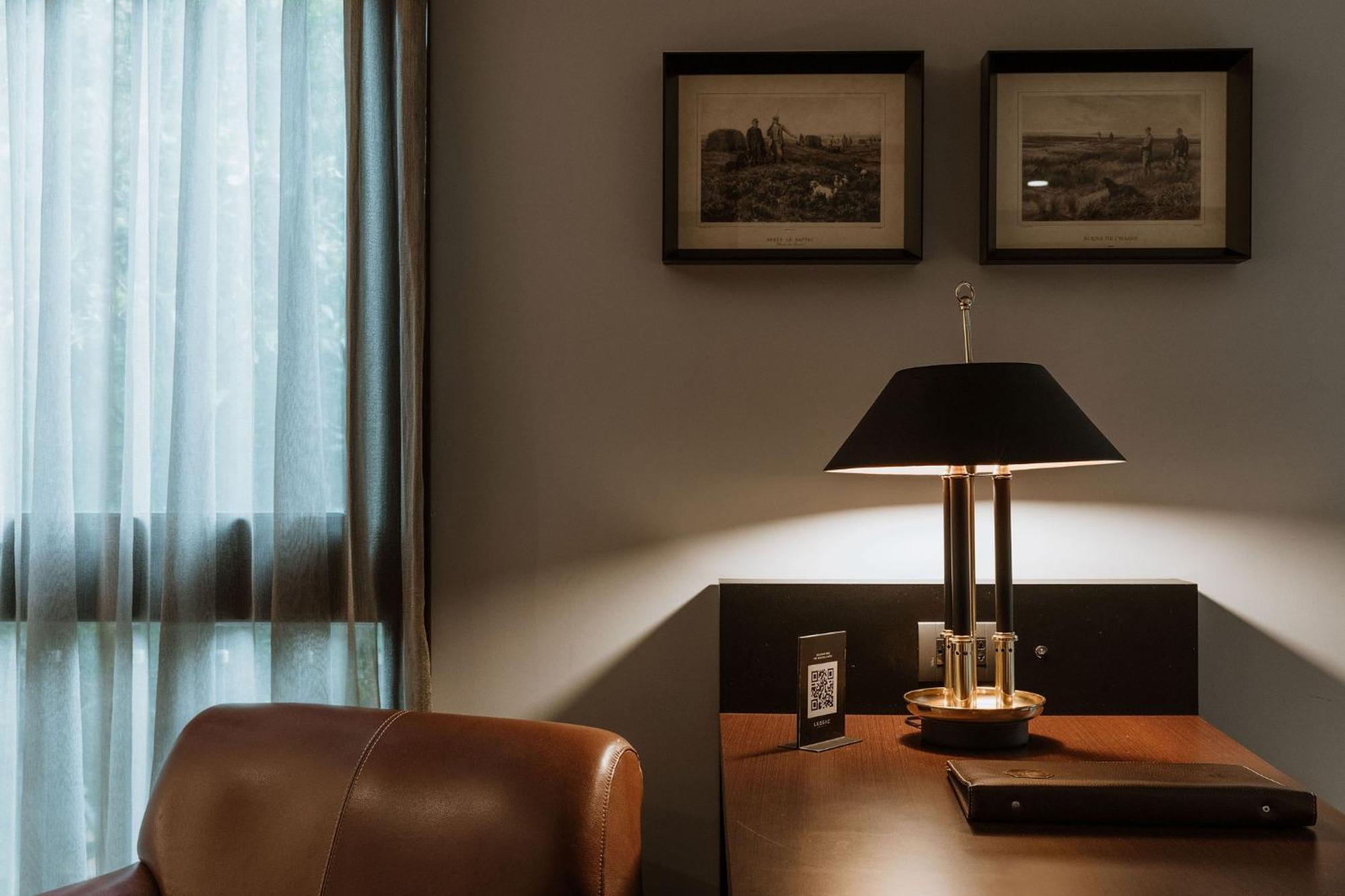 Hotel Park10 Medellín Kültér fotó A table lamp
